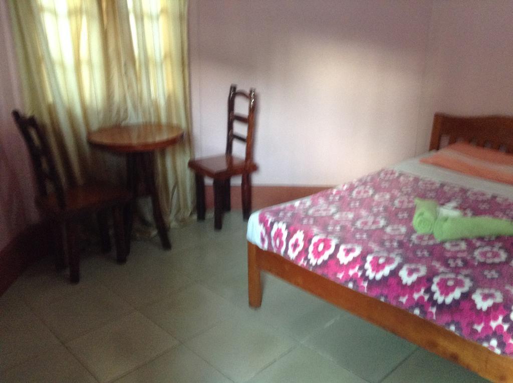 Tia Mers Guest House Puerto Princesa Екстериор снимка
