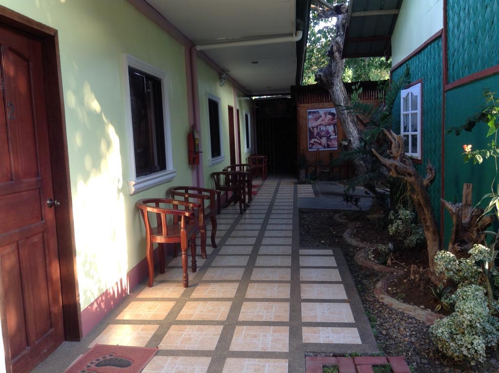 Tia Mers Guest House Puerto Princesa Екстериор снимка