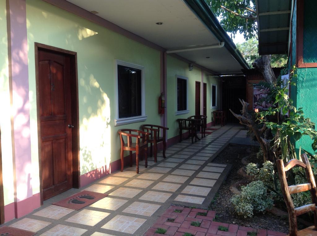Tia Mers Guest House Puerto Princesa Екстериор снимка