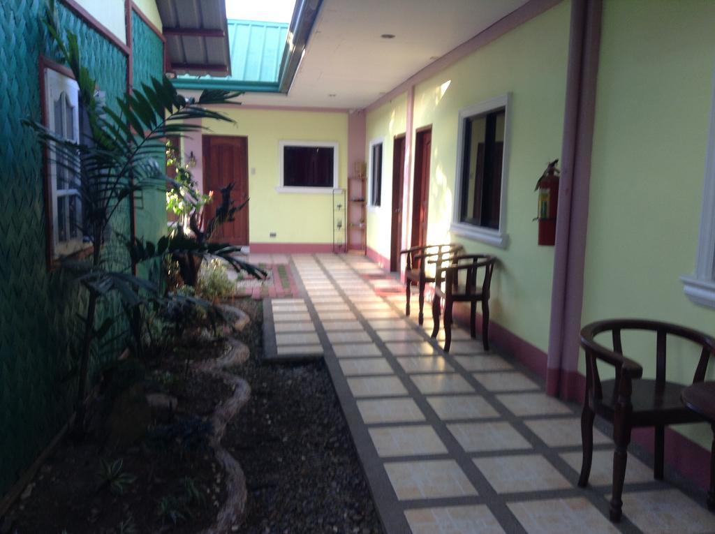 Tia Mers Guest House Puerto Princesa Екстериор снимка