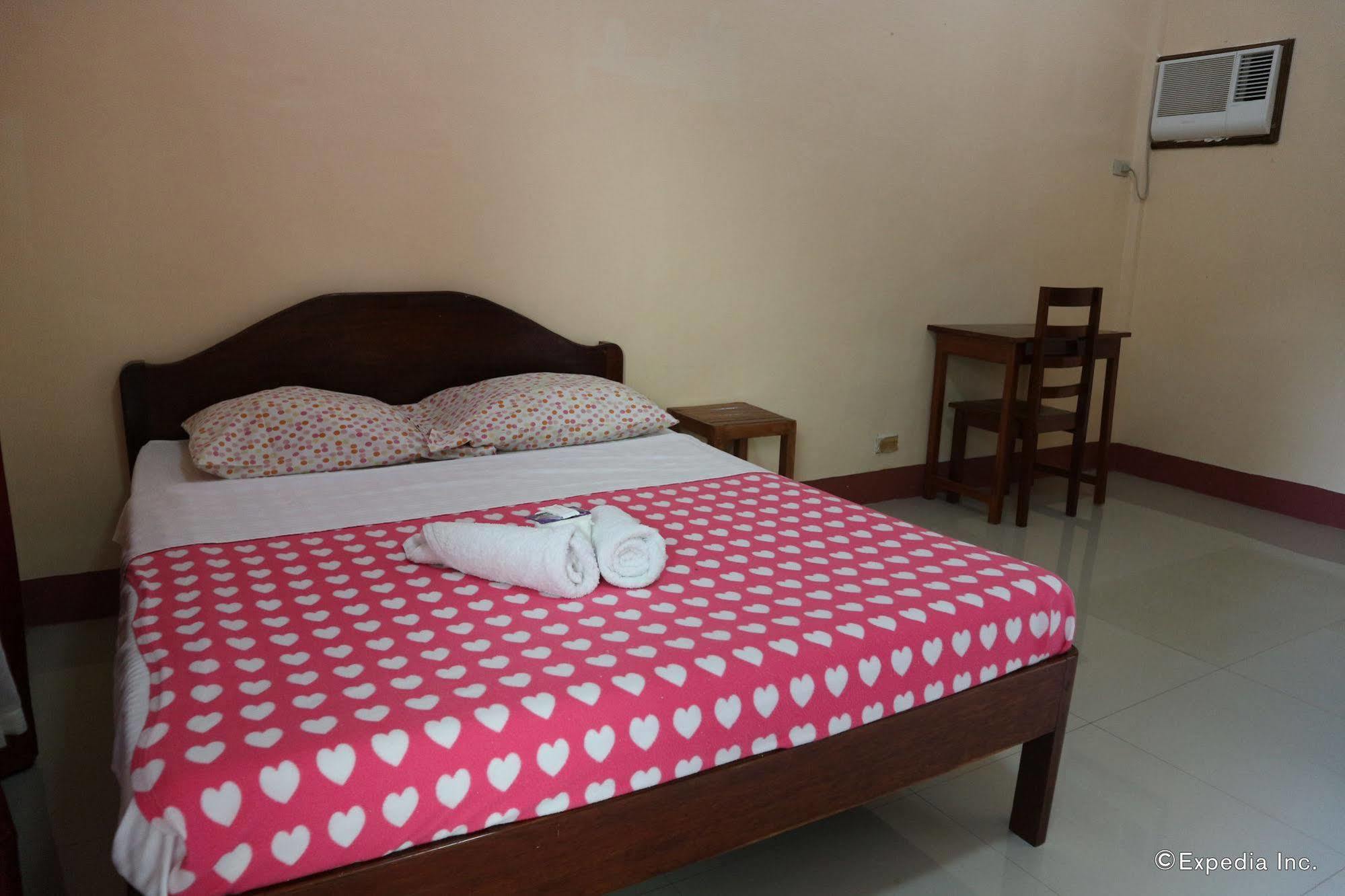 Tia Mers Guest House Puerto Princesa Екстериор снимка