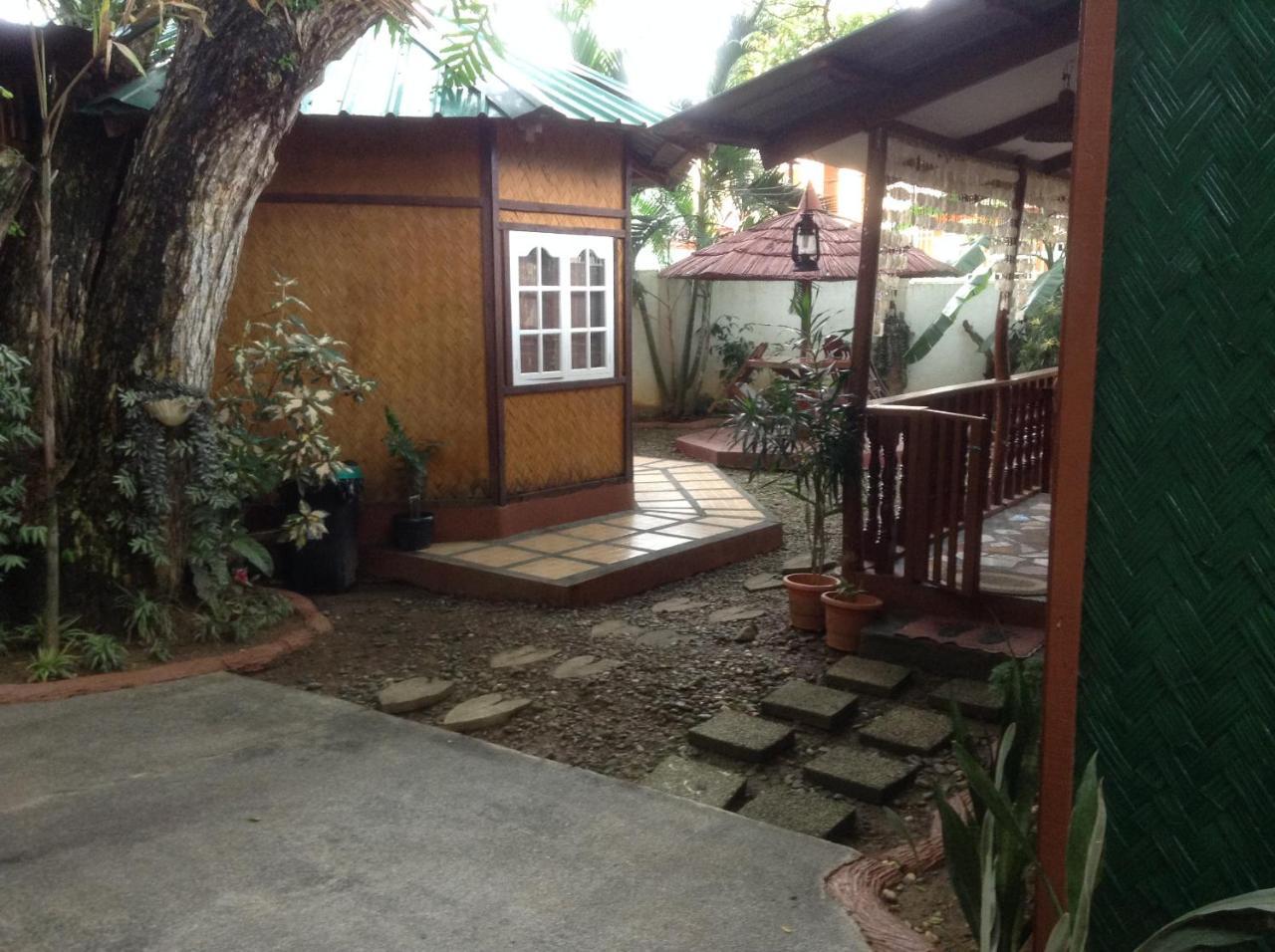 Tia Mers Guest House Puerto Princesa Екстериор снимка